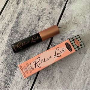 COPY - 2/13$ Benefit Roller Lash Super Curling Mascara Black .1 oz Travel Size